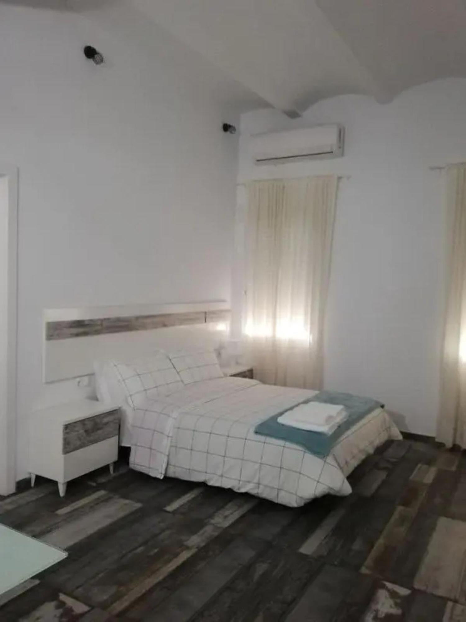 Modernos Apartamentos En Ciudad Jardin Cordova Esterno foto